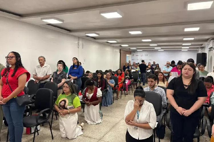 Imagem peregrina de Jesus de Nazaré passa pela Secretaria de Estado da Educação e reforça mensagens de fé e esperança