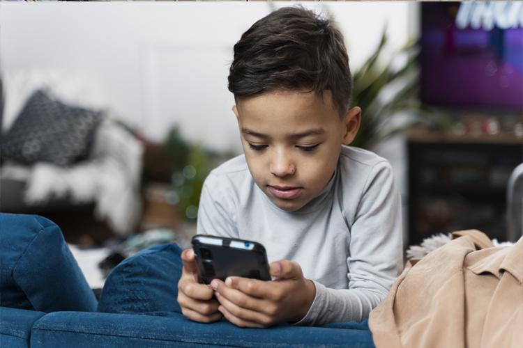 YouTube e TikTok podem causar problemas cognitivos e sociais em crianças: como combater?
