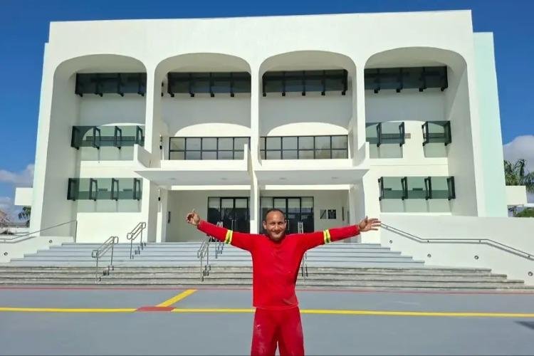 ‘Fico feliz e orgulhoso de fazer parte dessa história’, diz ajudante de obras durante ajustes finais no Teatro das Bacabeiras