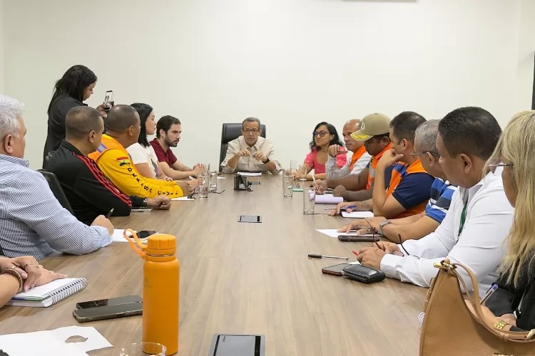 Prefeito de Macapá cria grupo emergencial para estudo e decretação de situação de emergência devido às fortes chuvas