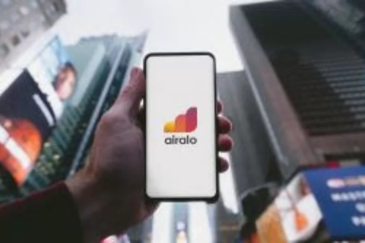 Segurança digital vira prioridade para viajantes internacionais, aponta Airalo