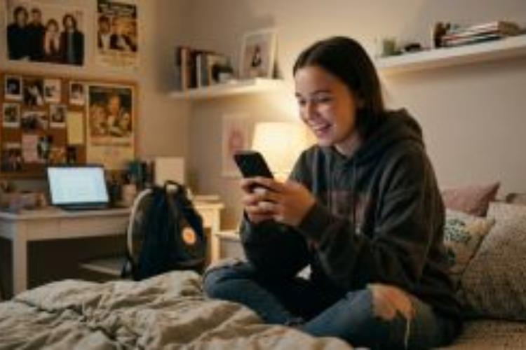 Celular na adolescência: mediação ativa e 'detox' são as estratégias reais de proteção