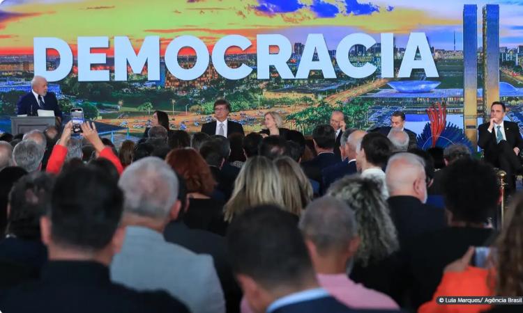 8 de Janeiro: Uma data para comemorar ou refletir?