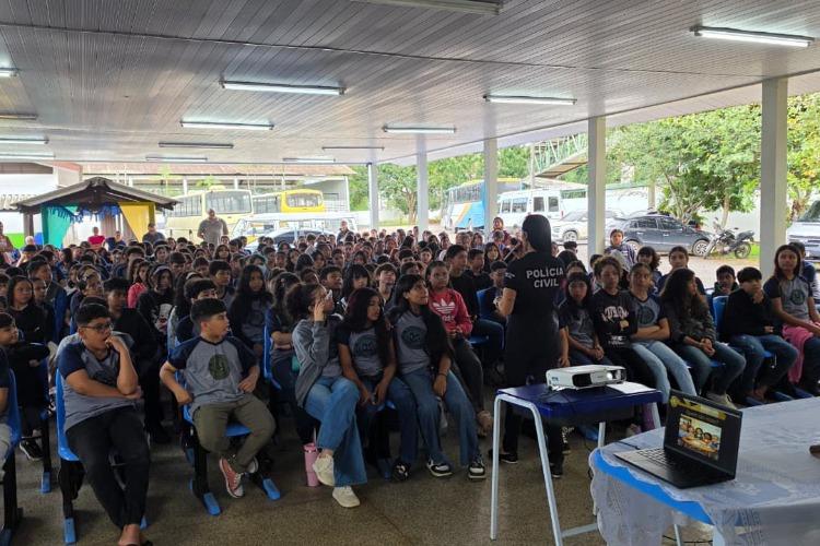 Em Macapá, programa “Escola Segura: Polícia Civil nas Escolas” leva orientação aos alunos da Escola Estadual Maria do Socorro Andrade Smith