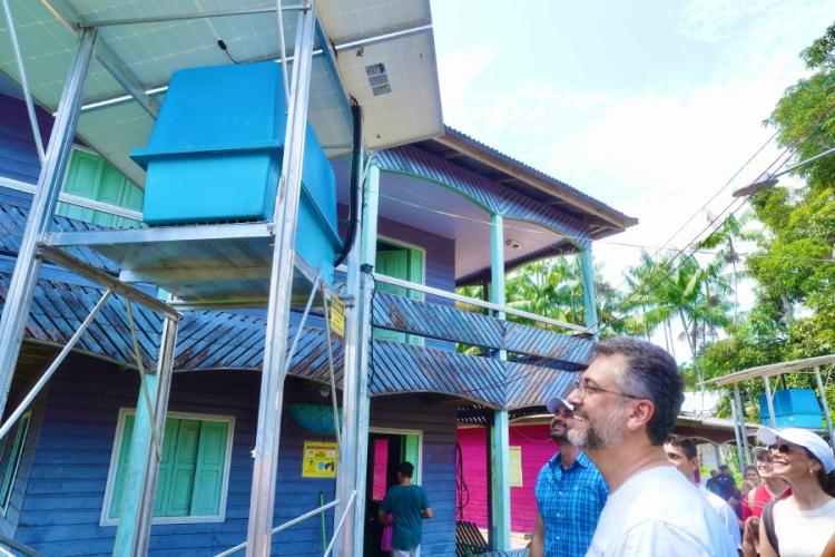 Governador Clécio Luís visita comunidade ribeirinha que passou a ter energia regular com o 