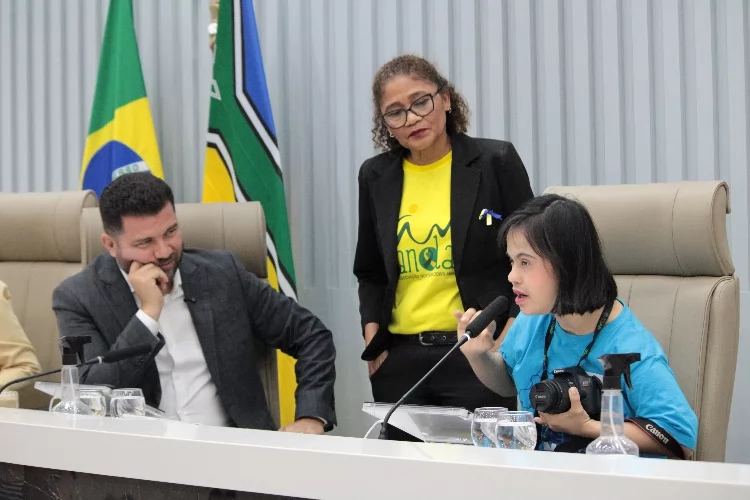 Voz da inclusão: fotógrafa do TJAP protagoniza evento sobre Síndrome de Down na Assembleia Legislativa do Amapá