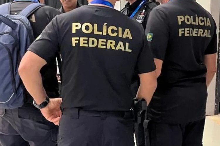 PF realiza entrega de armas ao Comando do Exército no Amapá