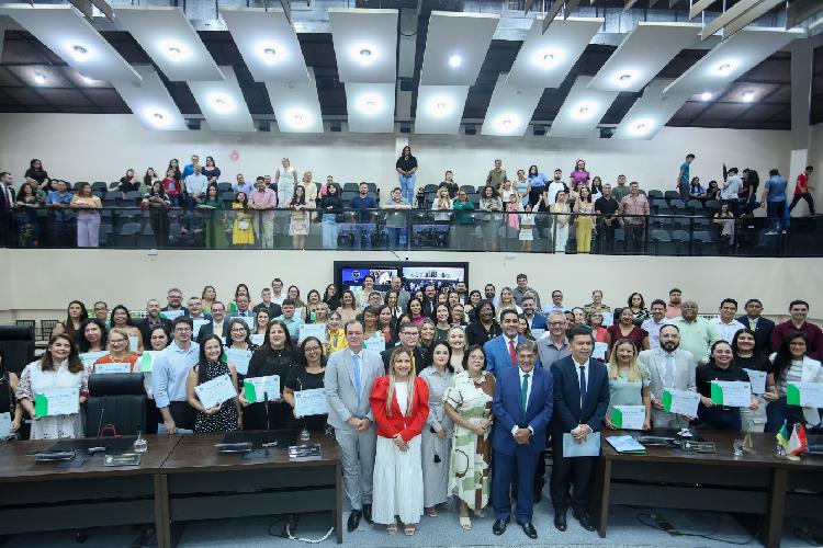 Farmacêuticos do Amapá são homenageados em sessão solene na Assembleia Legislativa
