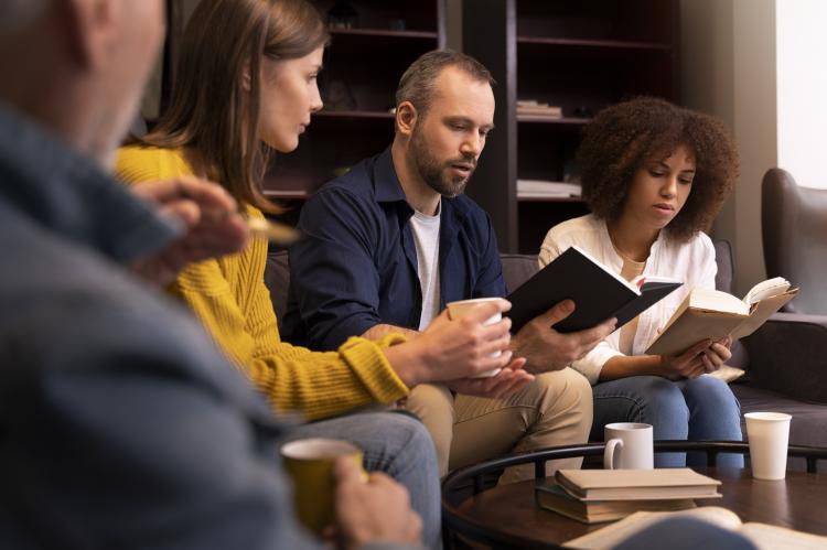 Dia Mundial do Livro: conheça 24 leituras indispensáveis indicadas por lideranças para a virada de chave que seu negócio precisa