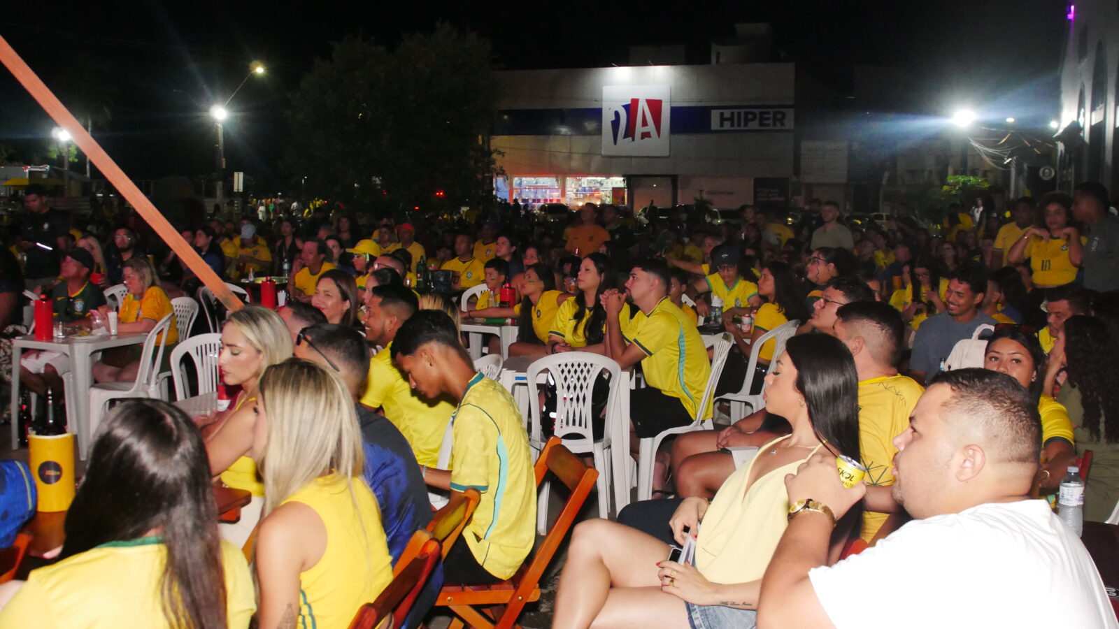 Macapá na Torcida: público comparece em massa e lota espaços de transmissão da estreia da Seleção Brasileira, organizado pela Prefeitura