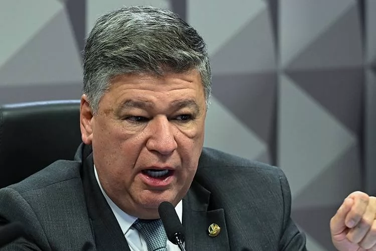 Carlos Viana expressa indignação com decisões que interferem com CPMI
