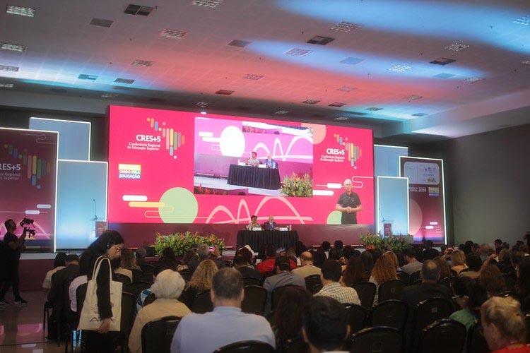 CRES5 debate os desafios de um novo modelo de educação superior