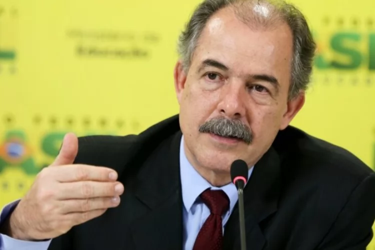 Mercadante critica proposta de Flávio Bolsonaro e alerta para risco de acesso a dados estratégicos da Margem Equatorial