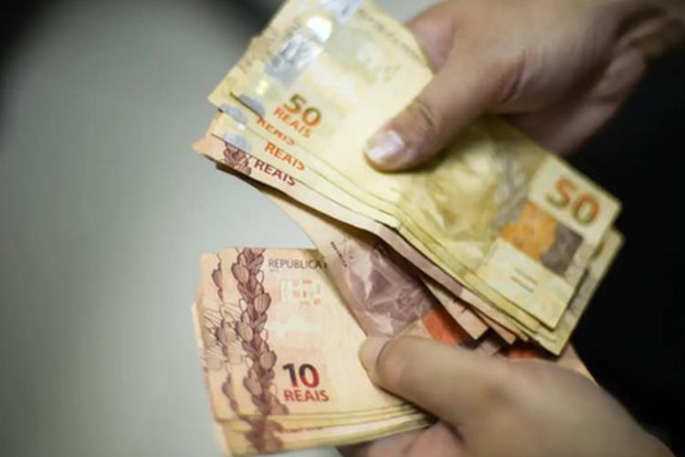 Salário mínimo para 2024 de R$ 1.412 provoca críticas