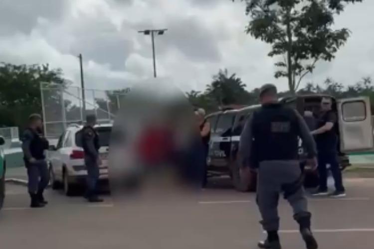 Em Porto Grande, ação integrada das polícias Civil e Militar prende homem e apreende quatro menores por tráfico de drogas