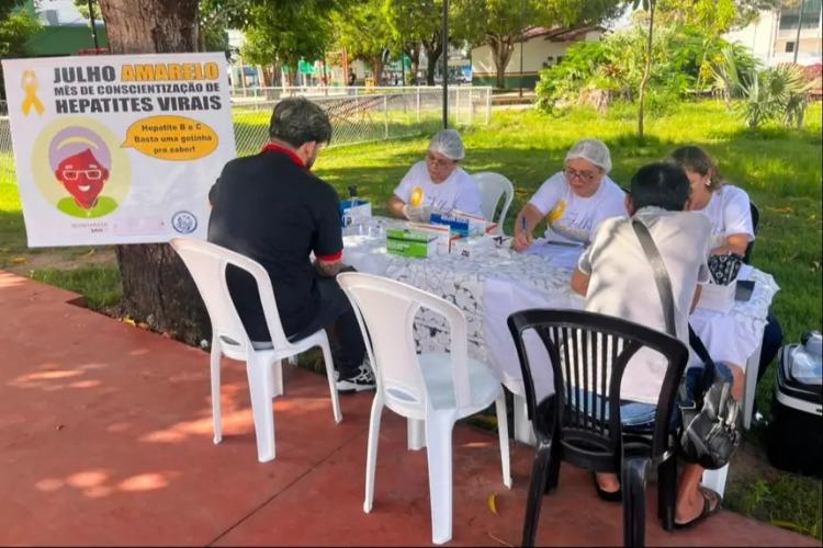 Julho Amarelo: ação itinerante do CRDT leva prevenção e testagem para hepatites virais ao centro de Macapá