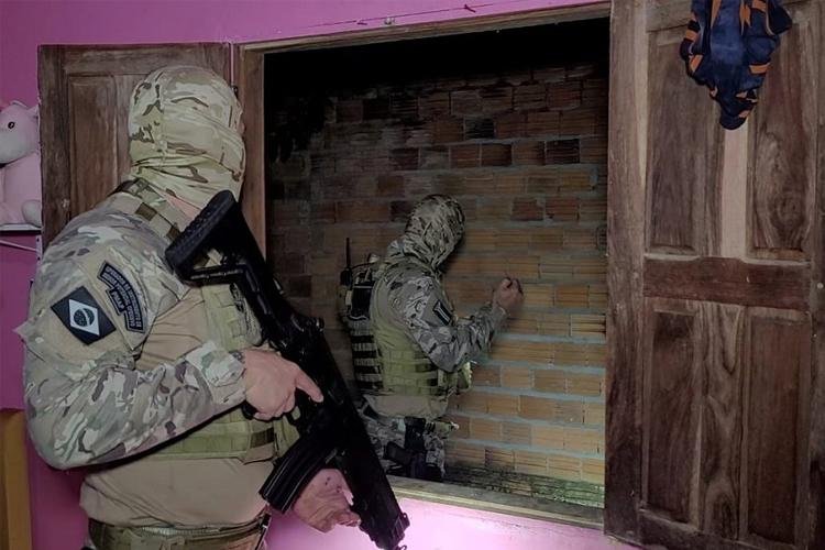 Arma, drogas e veículo são apreendidos durante Operação Impetus