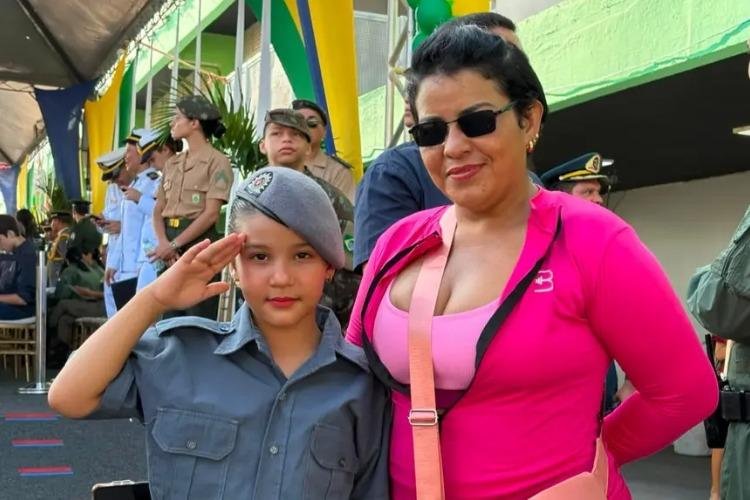'O amor à Pátria e à Polícia Militar', destaca espectadora ao levar filha para assistir o desfile de 7 de Setembro no Amapá