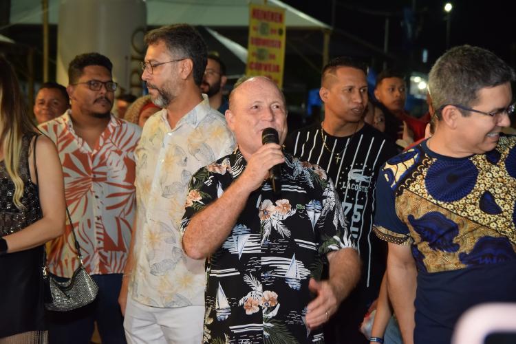 Prefeito Bala Rocha celebra alegria do Carnaval em Santana