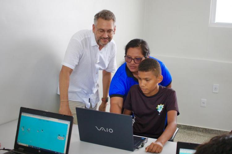 Governador entrega escola Nazaré Rodrigues reconstruída em Laranjal do Jari: 