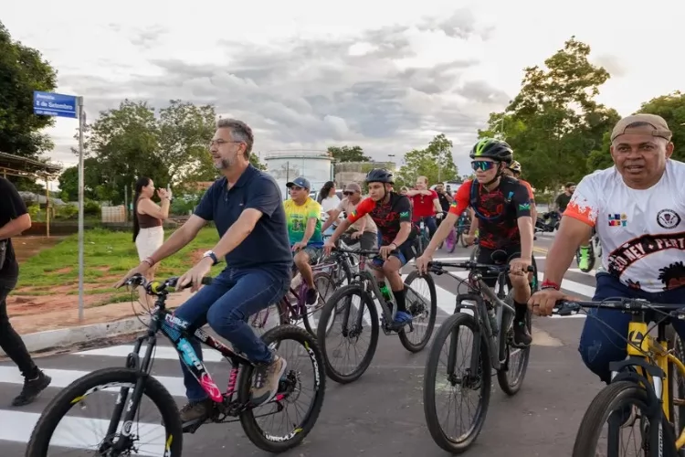 Governador Clécio Luís vistoria mais de 4 km de pavimentação com pedal comunitário em Vitória do Jari