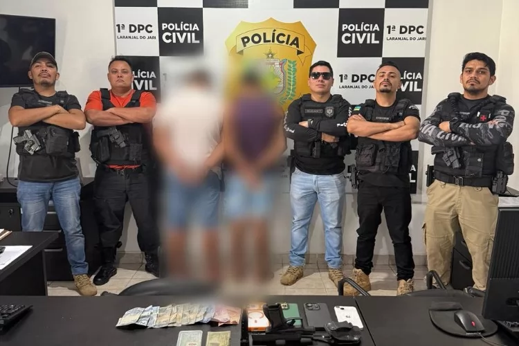 Em Laranjal do Jari, Polícia Civil prende dois homens em flagrante e apreende uma arma de fogo