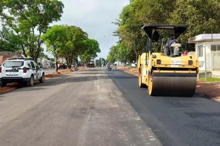 Trecho em obras da Avenida Santana começa a receber pavimentação asfáltica
