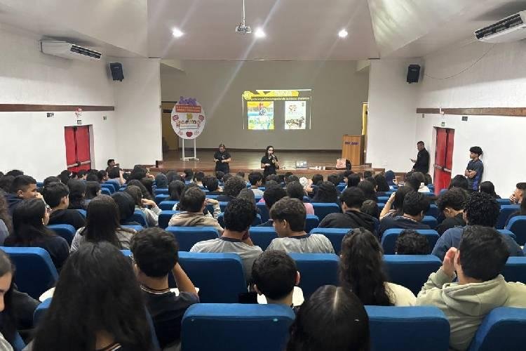 Projeto Polícia Civil nas Escolas leva orientações aos estudantes do Colégio Expansivo.