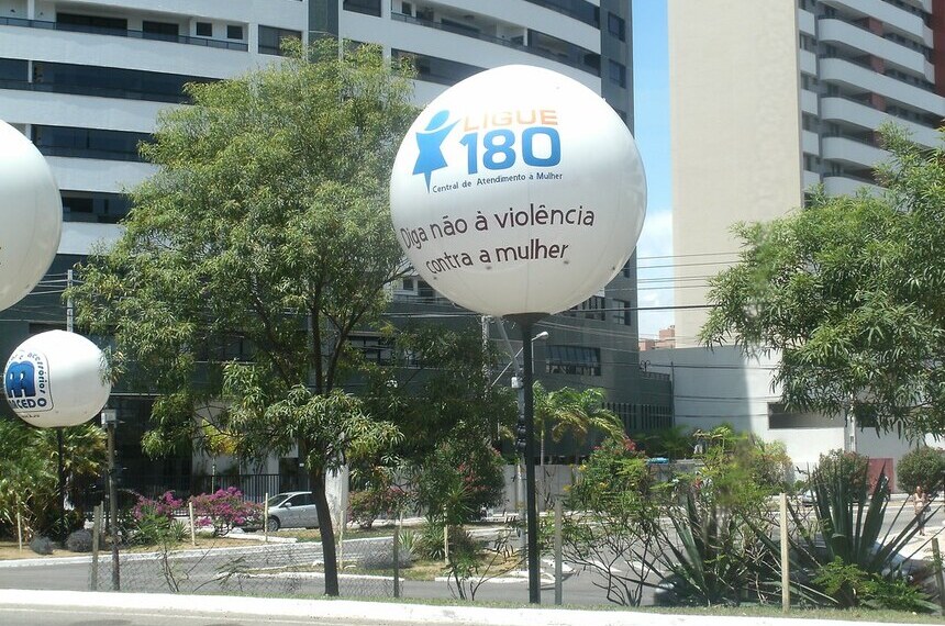 Senado pode votar divulgação obrigatória do Ligue 180, para atendimento à mulher