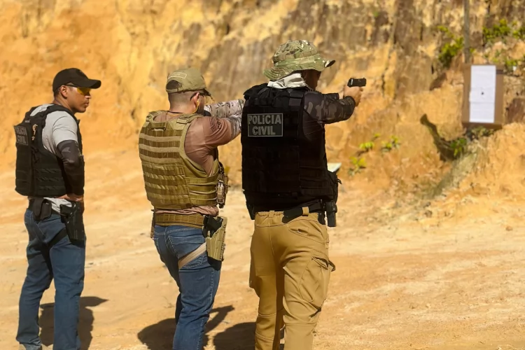 Em Laranjal do Jari, policiais civis participam de treinamento de armamento e tiro