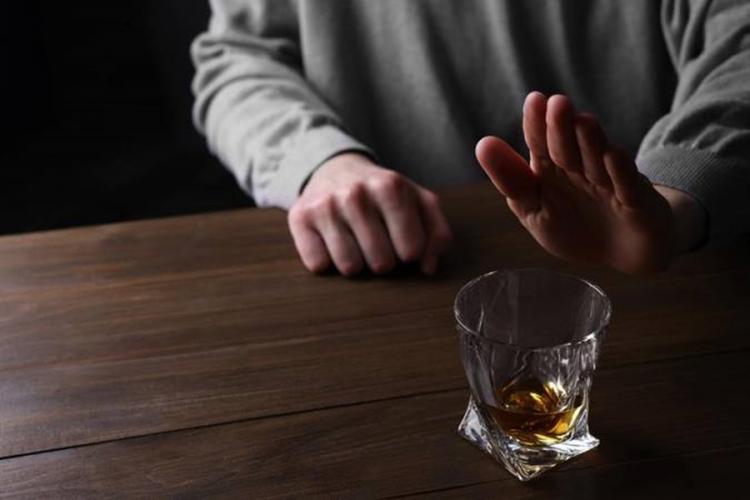 Dia de Combate às Drogas e Alcoolismo: Alerta para cuidados e perigos da dependência