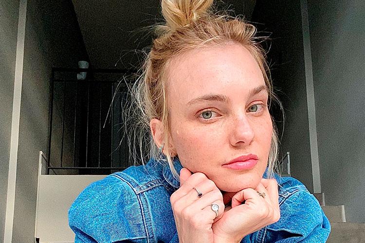 Carol Trentini é destaque do primeiro dia da semana de alta-costura!