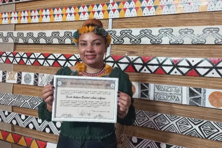 “Vamos fortalecer a nossa semana cultural”, diz educadora indígena do Parque do Tumucumaque ao receber prêmio na 54ª Expofeira do Amapá