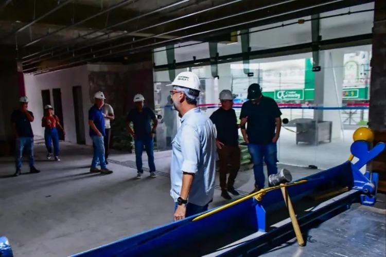 Governador Clécio acompanha avanço das obras do Teatro das Bacabeiras em Macapá