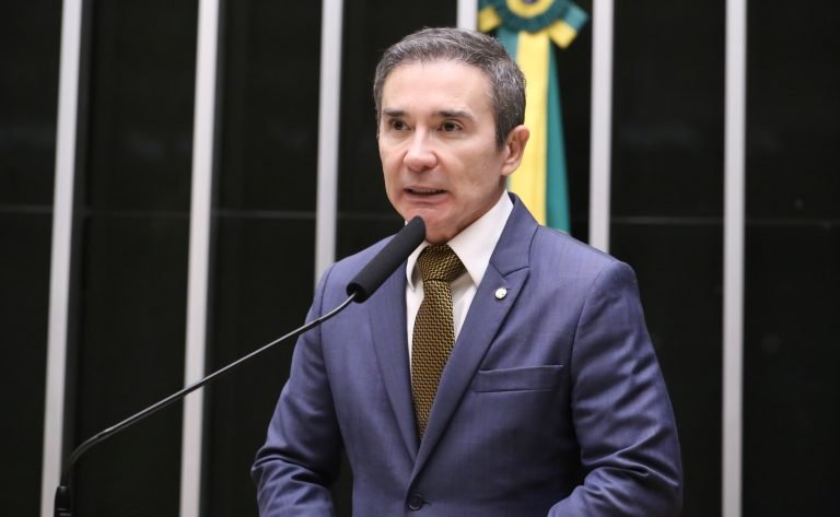 Comissão aprova inclusão de inteligência artificial na Política Nacional de Educação Digital