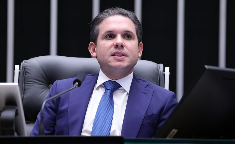 Hugo Motta debate renegociação de dívidas agrícolas e redução de impostos sobre combustíveis - Notícias