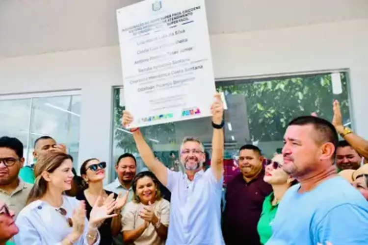 "Entregamos um equipamento de alta qualidade que respeita o cidadão de Calçoene", diz o governador Clécio na inauguração do Super Fácil no município