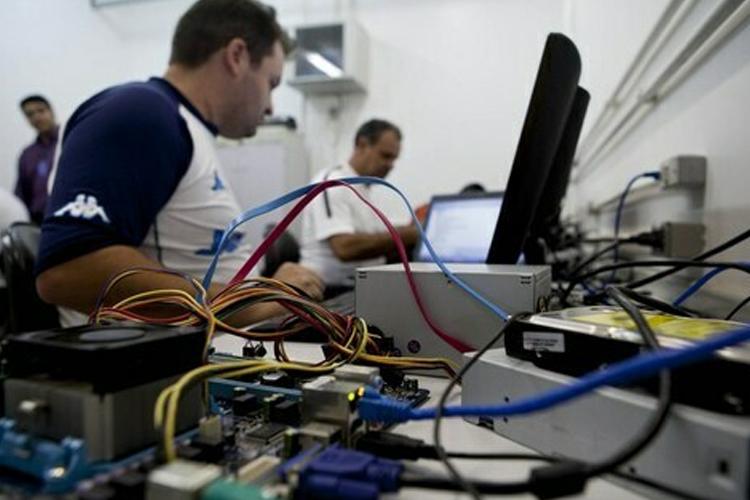 Ensino técnico aumenta chances de jovens entrarem no mercado de trabalho