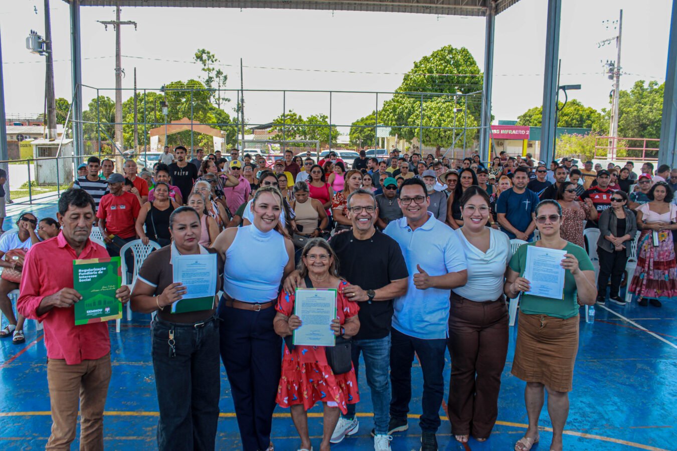 Prefeitura de Macapá entrega 220 certidões de regularização fundiária a famílias do Ilha Mirim