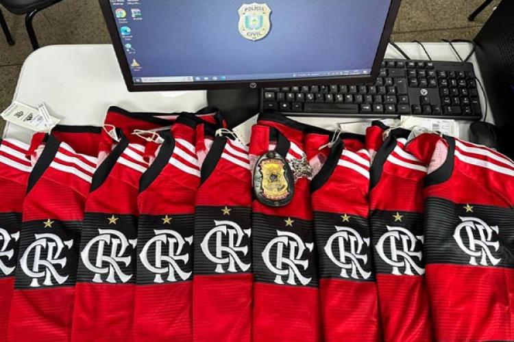 Polícia Civil prende homem indiciado por furto de 32 camisas de time de futebol
