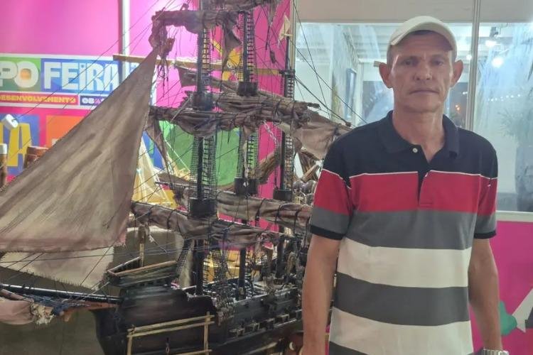 Sete meses, madeira e muita precisão: caravela de artesão vira atração na Expofeira 2026