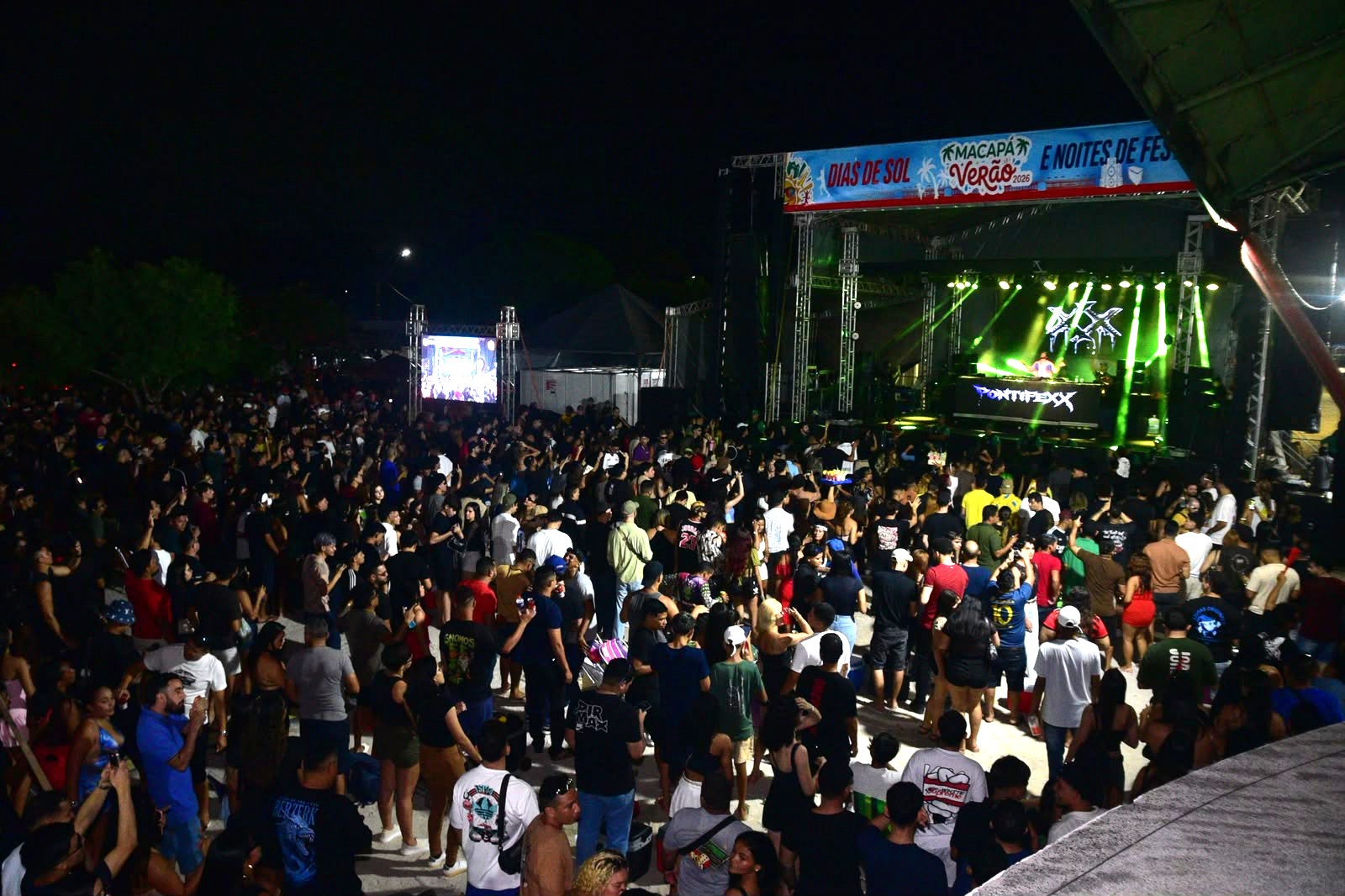 Pontifexx e Blazy energizam multidão e fazem a Fazendinha vibrar em uma só frequência no Macapá Verão 2026