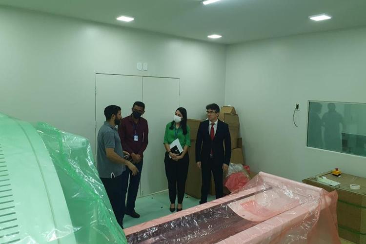 Instalação do tomógrafo do Hospital de Santana é acompanhada pelo TCE Amapá