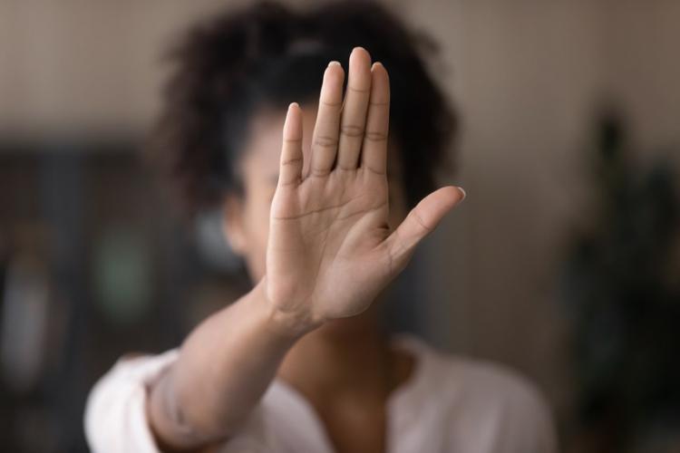 Violência contra as mulheres: confira os projetos em análise no Senado