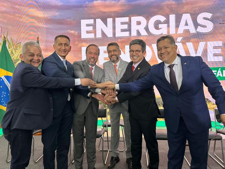 Lula assina MP que estabelece teto de reajuste na tarifa de energia