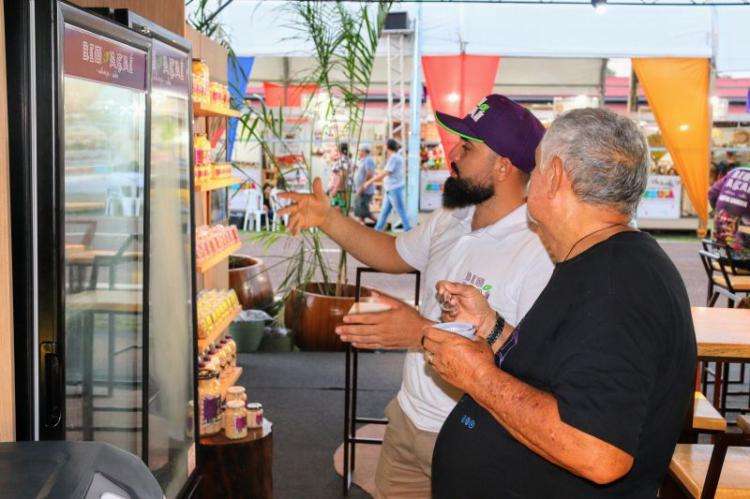 Após exportar para Suíça e Albânia, cooperativa de açaí amapaense negocia enviar produtos para Guiana Francesa durante a 53ª Expofeira