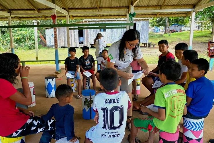 Projeto Bem Viver Parente realiza saúde mental entre crianças indígenas durante ação da Sesa na Aldeia Tukay
