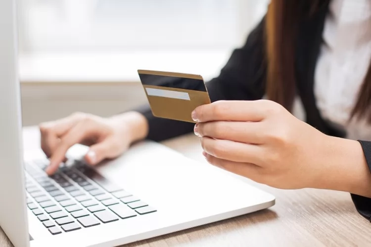 29% dos consumidores usaram nome de terceiros para fazer compras