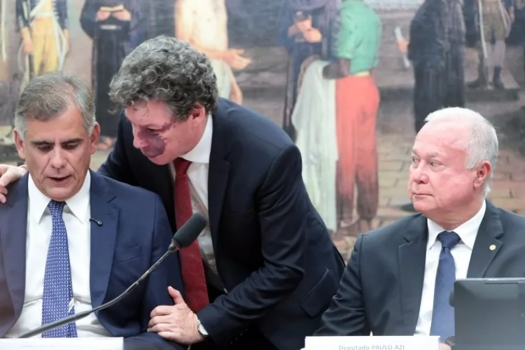 Comissão aprova admissibilidade de propostas que acabam com a escala 6x1