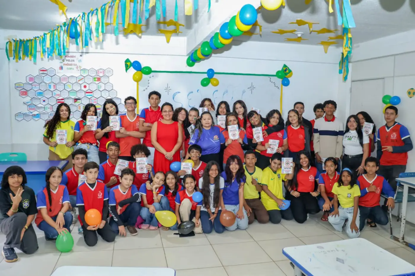 Álbum de figurinhas inspirado na Copa do Mundo transforma aprendizado e incentiva estudantes em escola estadual de Macapá